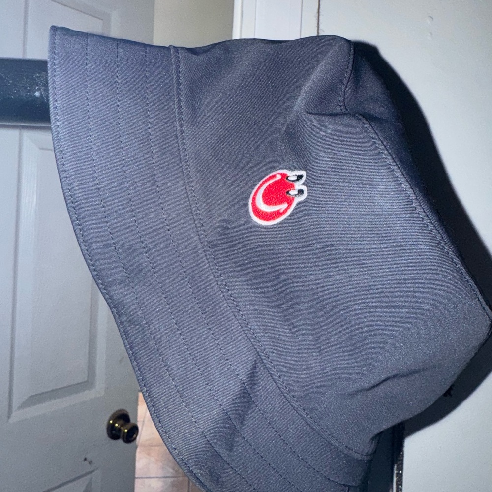 Lululemon o/s REVERSIBLE Stylish Black Bucket Hat with Red Logo